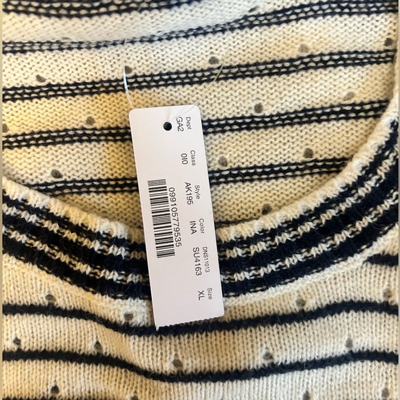 NWT J. Crew l/s sweater, XL, Black & white with small “holes” - Picture 8 of 9
